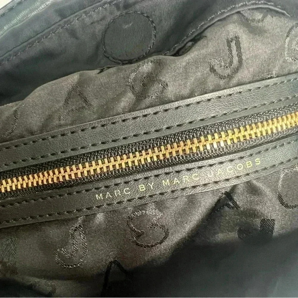 Marc By Marc Jacobs  Preppy Black Nylon Hobo Crossbody Handbag Gold Hardware‎ - Picture 8 of 16